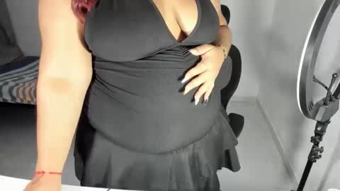Snapshot of la_pequena_culona chatting on May 21, 2026, 1:45 am la_pequena_culona online show from May 21, 2026, 1:45 am