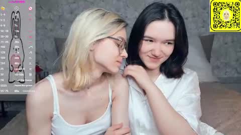 Snapshot of lacyedison chatting on June 29, 2026, 7:25 pm Violet and Isabel online show from June 29, 2026, 7:25 pm
