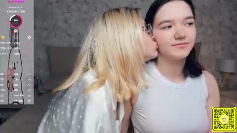 Snapshot of lacyedison chatting on July 2, 2026, 7:09 pm Violet and Isabel online show from July 2, 2026, 7:09 pm