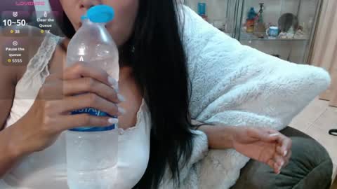Mia online show from July 9, 2026, 9:52 pm