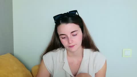 lana_gl online show from July 20, 2026, 4:42 pm