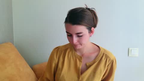 lana_gl online show from July 24, 2026, 7:28 am