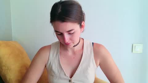 lana_gl online show from July 27, 2026, 9:05 am