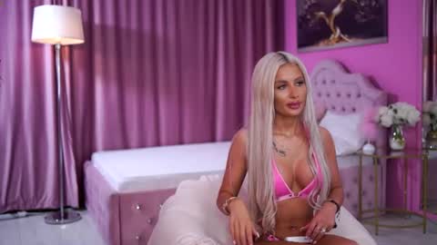 LaraBrynn online show from July 18, 2026, 7:06 pm