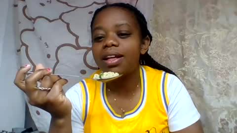 larissa645771 online show from July 20, 2026, 9:23 am