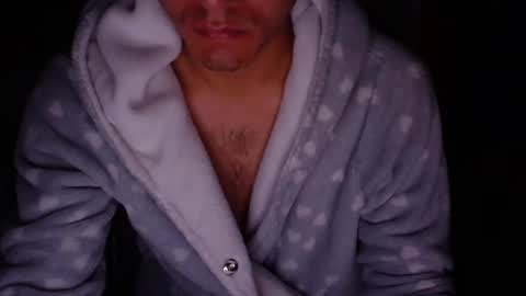 Snapshot of larry_art_a chatting on April 27, 2026, 12:47 pm Larry online show from April 27, 2026, 12:47 pm