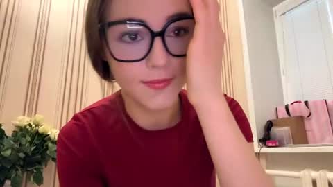 Mia online show from June 29, 2026, 5:35 pm