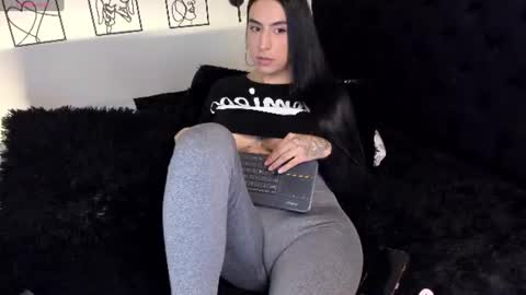 Laura 3 online show from July 25, 2026, 9:56 pm