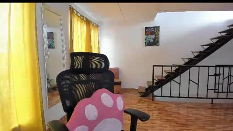 LauraIvy online show from August 3, 2026, 1:05 pm