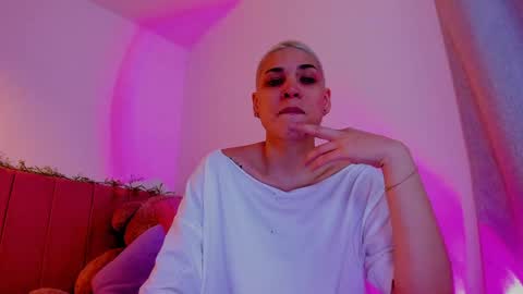Snapshot of laura_r23 chatting on April 20, 2026, 4:26 am Laura Rose online show from April 20, 2026, 4:26 am