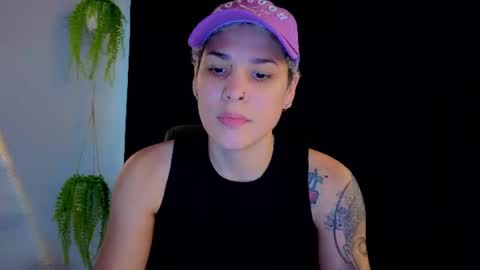 Snapshot of laura_r23 chatting on July 13, 2026, 7:16 pm Laura Rose online show from July 13, 2026, 7:16 pm