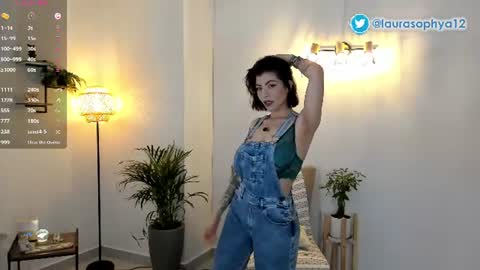 Laura online show from June 25, 2026, 10:03 pm