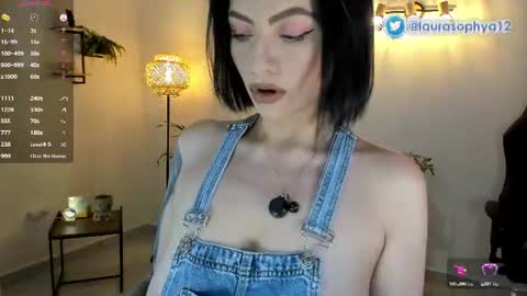Laura online show from July 5, 2026, 9:33 pm