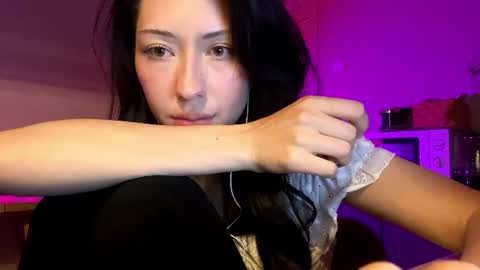 laurelimaino online show from June 24, 2026, 5:23 pm