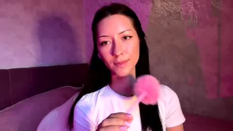 laurelimaino online show from July 26, 2026, 4:47 pm
