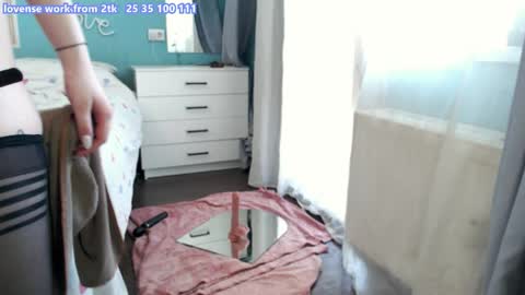 Snapshot of laurenceandviolette chatting on June 1, 2026, 8:27 am laurenceandviolette online show from June 1, 2026, 8:27 am
