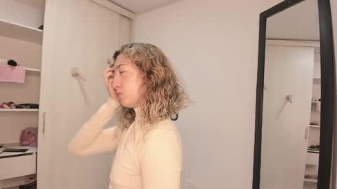 laurenn_111 online show from June 7, 2026, 11:08 pm