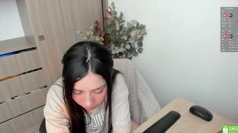 Snapshot of lauryn_chills chatting on May 4, 2026, 6:59 pm Lauryn online show from May 4, 2026, 6:59 pm