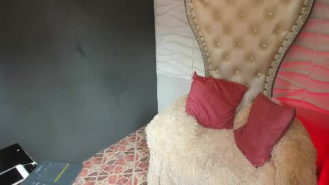 Layla online show from May 2, 2026, 7:52 pm