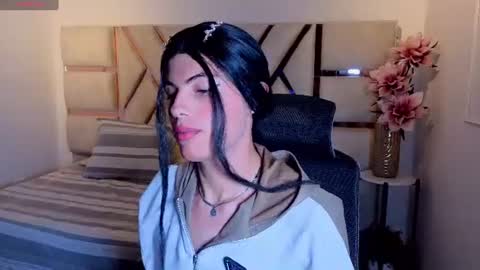 Layla online show from July 20, 2026, 3:32 am