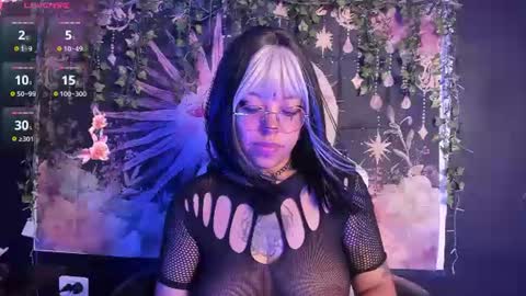 layra_66 online show from July 17, 2026, 4:34 pm