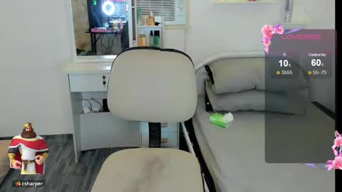 Snapshot of leighottie chatting on February 26, 2026, 10:31 pm leighottie online show from February 26, 2026, 10:31 pm
