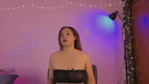 leilapom online show from July 27, 2026, 3:02 am
