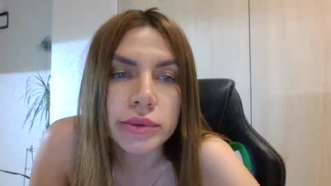 lena6122000 online show from June 17, 2026, 10:21 pm
