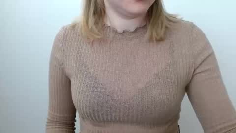 Snapshot of leyla_le chatting on May 16, 2026, 6:10 am Leyla online show from May 16, 2026, 6:10 am