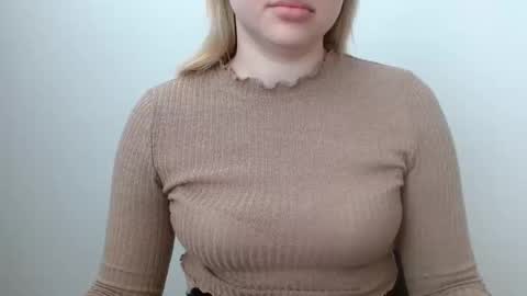 Snapshot of leyla_le chatting on May 25, 2026, 6:19 am Leyla online show from May 25, 2026, 6:19 am