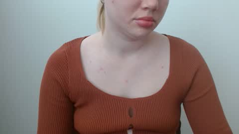 Snapshot of leyla_le chatting on June 4, 2026, 6:19 am Leyla online show from June 4, 2026, 6:19 am