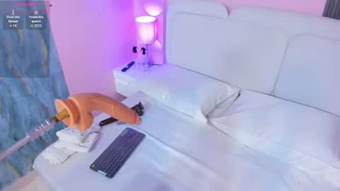 Lia  online show from June 27, 2026, 4:39 am