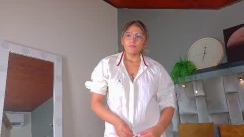 L I A   online show from July 7, 2026, 6:47 am