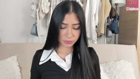 Lia Johnsons online show from June 14, 2026, 3:08 am
