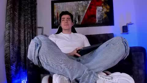 Snapshot of liamwyatt_ chatting on June 6, 2026, 3:33 am liamwyatt_ online show from June 6, 2026, 3:33 am