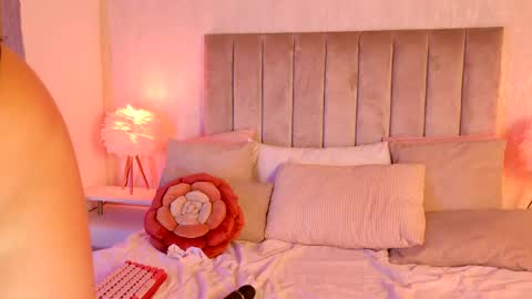 Liora online show from May 19, 2026, 9:43 pm