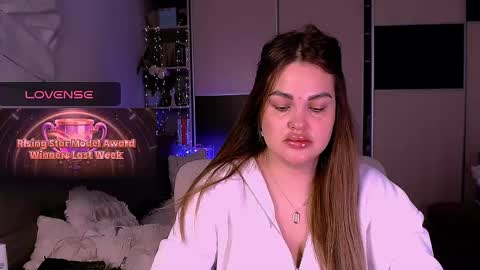 libra_mia online show from May 3, 2026, 5:24 am