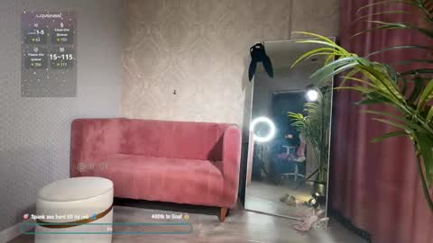 Snapshot of lili_01 chatting on April 21, 2026, 12:44 pm Lili online show from April 21, 2026, 12:44 pm