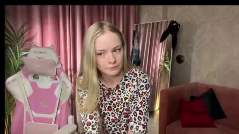 Snapshot of lili_01 chatting on April 25, 2026, 1:52 pm Lili online show from April 25, 2026, 1:52 pm