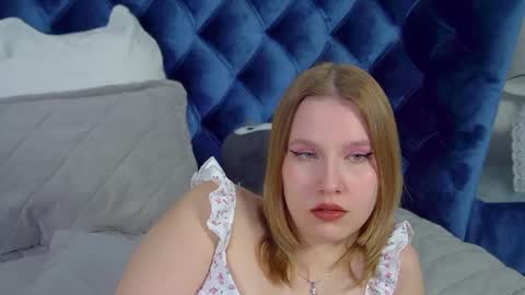 LiliLinn online show from May 5, 2026, 5:04 am