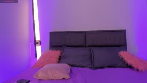 Lili petit  online show from July 26, 2026, 3:25 am