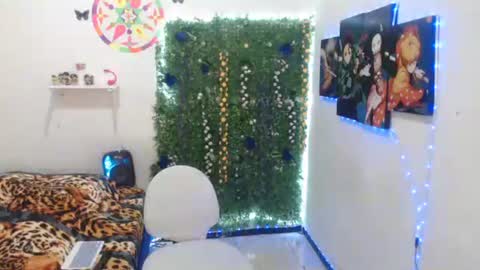 lilithaurora online show from April 30, 2026, 12:55 pm