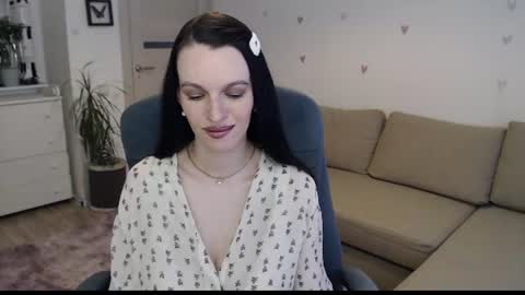 Snapshot of lilliyves chatting on July 20, 2026, 4:53 pm lilliyves online show from July 20, 2026, 4:53 pm