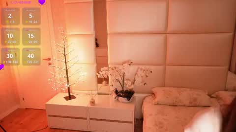 Lilly Colins online show from July 14, 2026, 8:25 pm