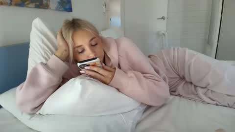 lilyflex online show from June 8, 2026, 1:28 am