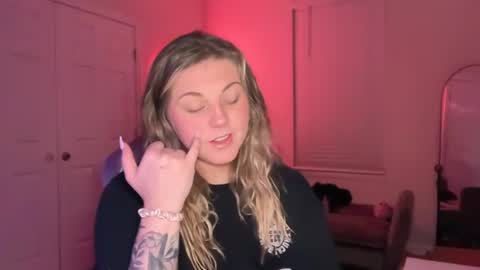 Lindseyluxe online show from July 9, 2026, 2:04 am