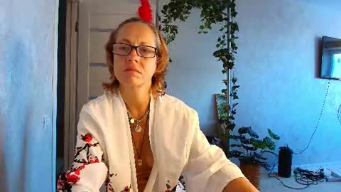 Liora Weiss online show from July 21, 2026, 8:05 am