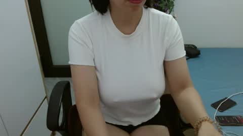 lisa_1011 online show from July 19, 2026, 11:36 am