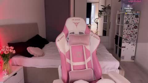 lisa_moons online show from April 22, 2026, 3:02 pm