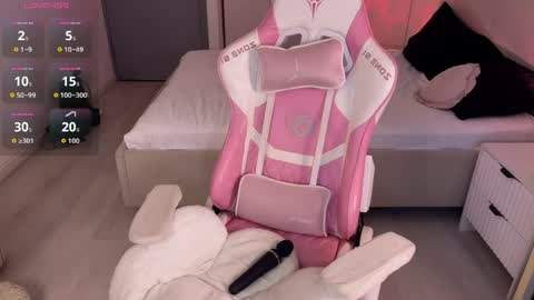 lisa_moons online show from May 11, 2026, 4:04 pm